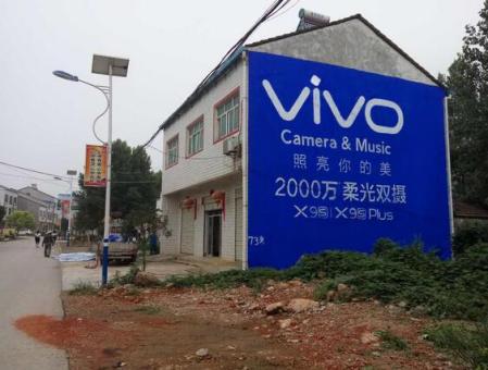 陇川刷墙广告和喷绘墙体广告哪个效果好？