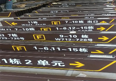 陇川广告标识中，常见的几种安装方式。