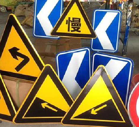 陇川标识标牌中颜色的确定是很重要的。