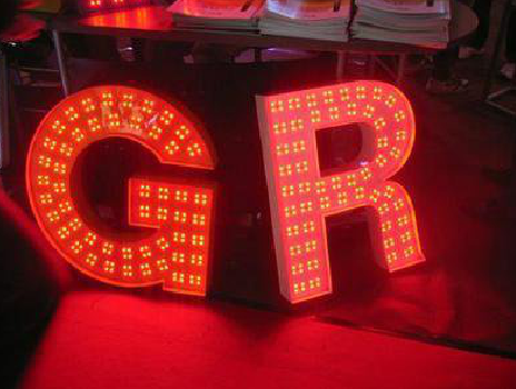 陇川LED发光字常见的安装误区。